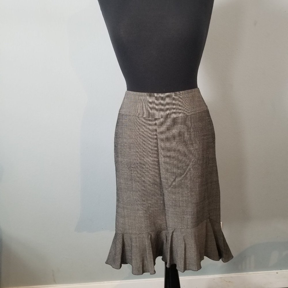 Gray pencil skirt with ruffle